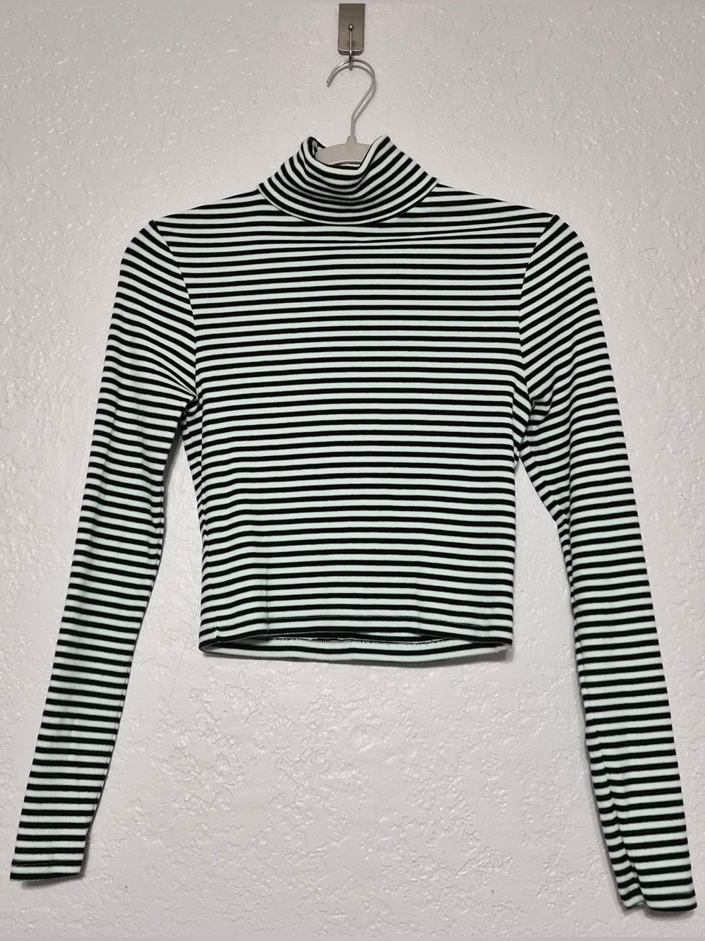 Levi's Striped Turtleneck Long Sleeve Moon Rib Crop Top Black White Green Bright